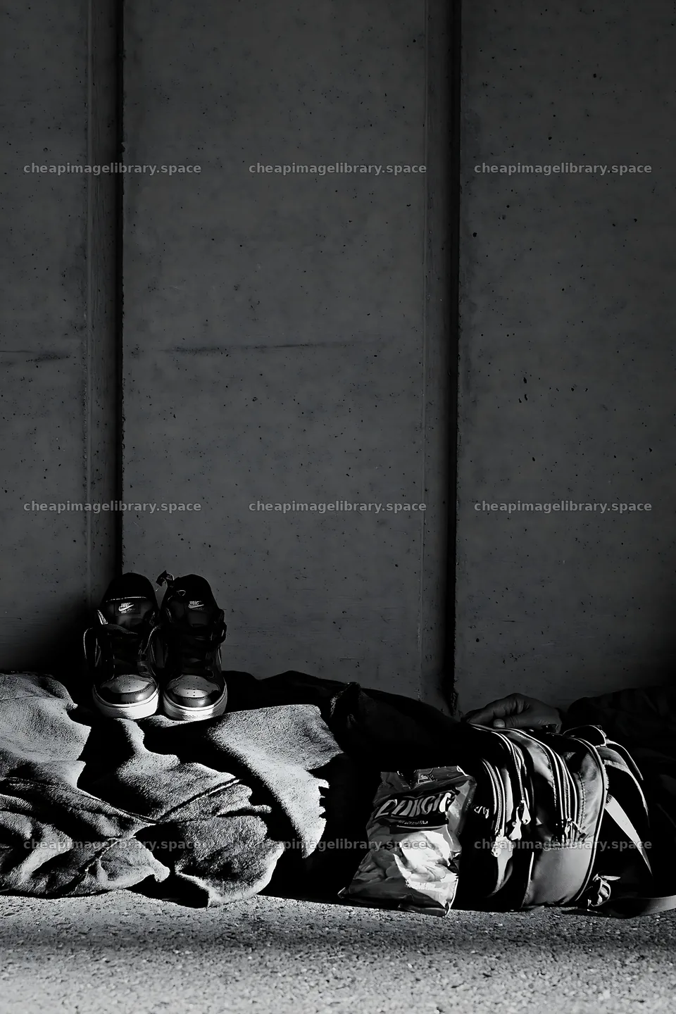 Street survival belongings against concrete wall – image library 6480x9722